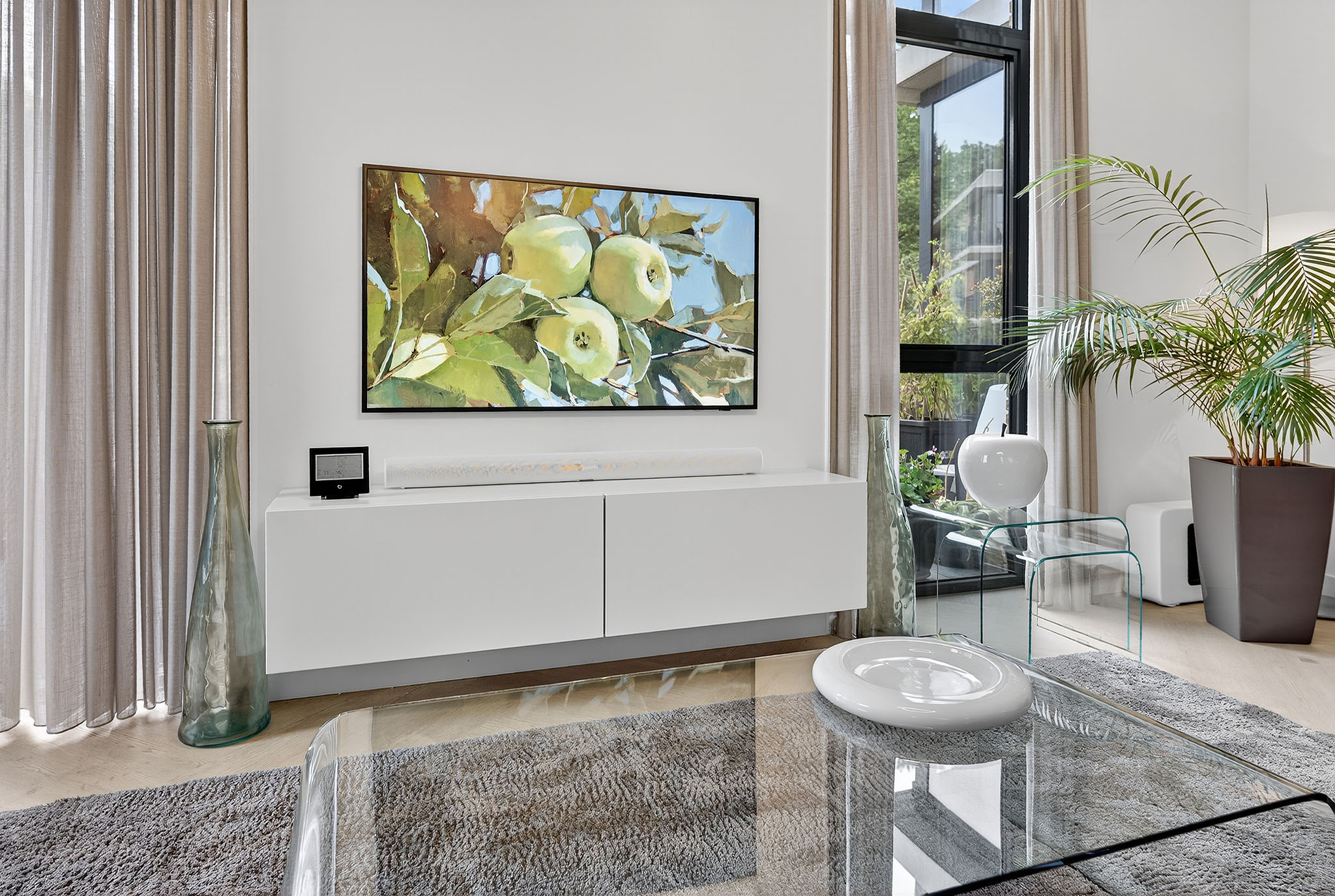 Foto: Tieleman Keukens geplaatste Mereno Milano keuken met bijpassend maatwerkinterieur Rosmalen dressoir tv kast