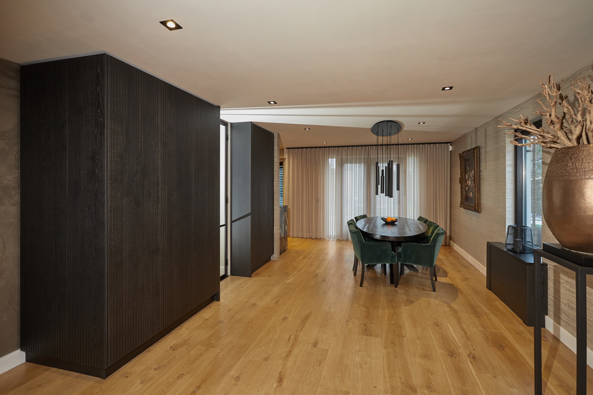 Foto: Geplaatste Tieleman keuken Laeyendecker Mereno Milano houtfineer kwartsiet aanrechtblad greeploos 14a