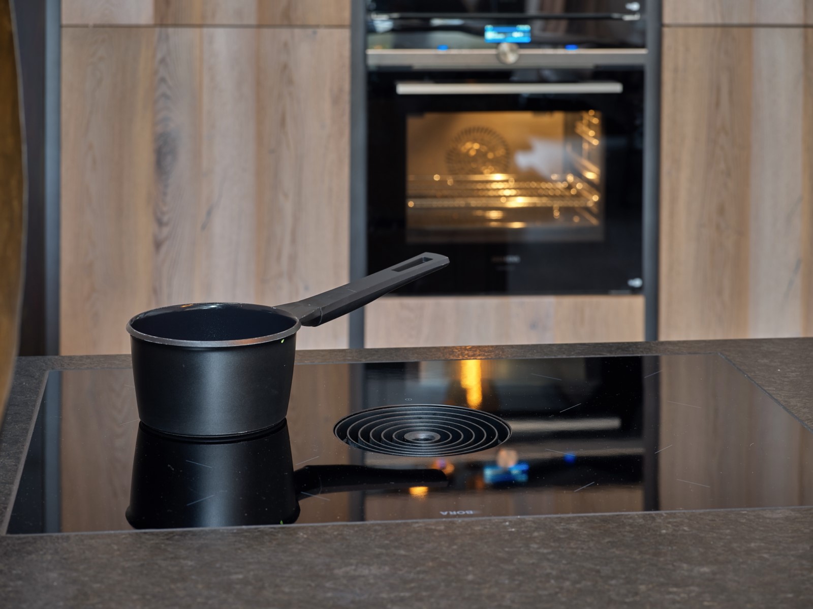 Foto: Geplaatste Tieleman Keuken Tieleman Exclusief Mereno Norfolk Wild eiken fineer Beton aanrechtblad Granieten aanrechtblad Oostvoorne 16