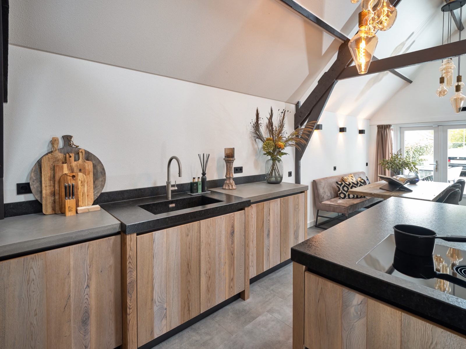 Foto: Geplaatste Tieleman Keuken Tieleman Exclusief Mereno Norfolk Wild eiken fineer Beton aanrechtblad Granieten aanrechtblad Oostvoorne 21