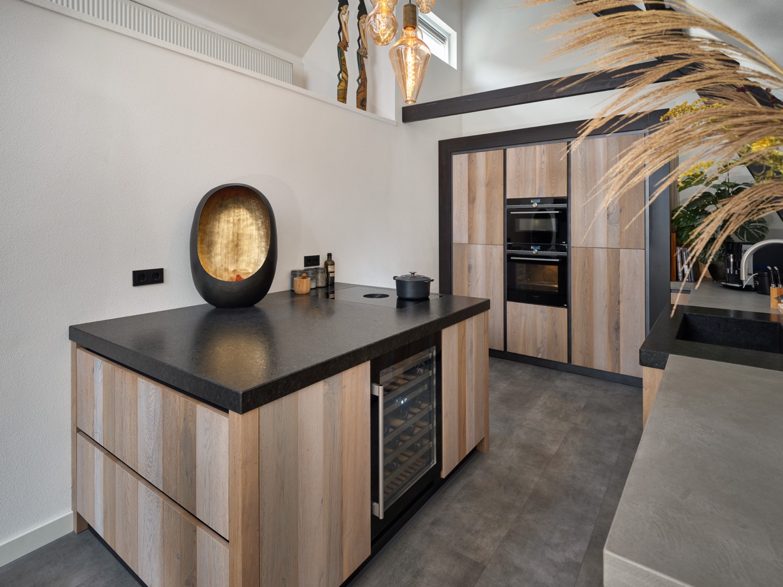 Foto: Geplaatste Tieleman Keuken Tieleman Exclusief Mereno Norfolk Wild eiken fineer Beton aanrechtblad Granieten aanrechtblad Oostvoorne 6