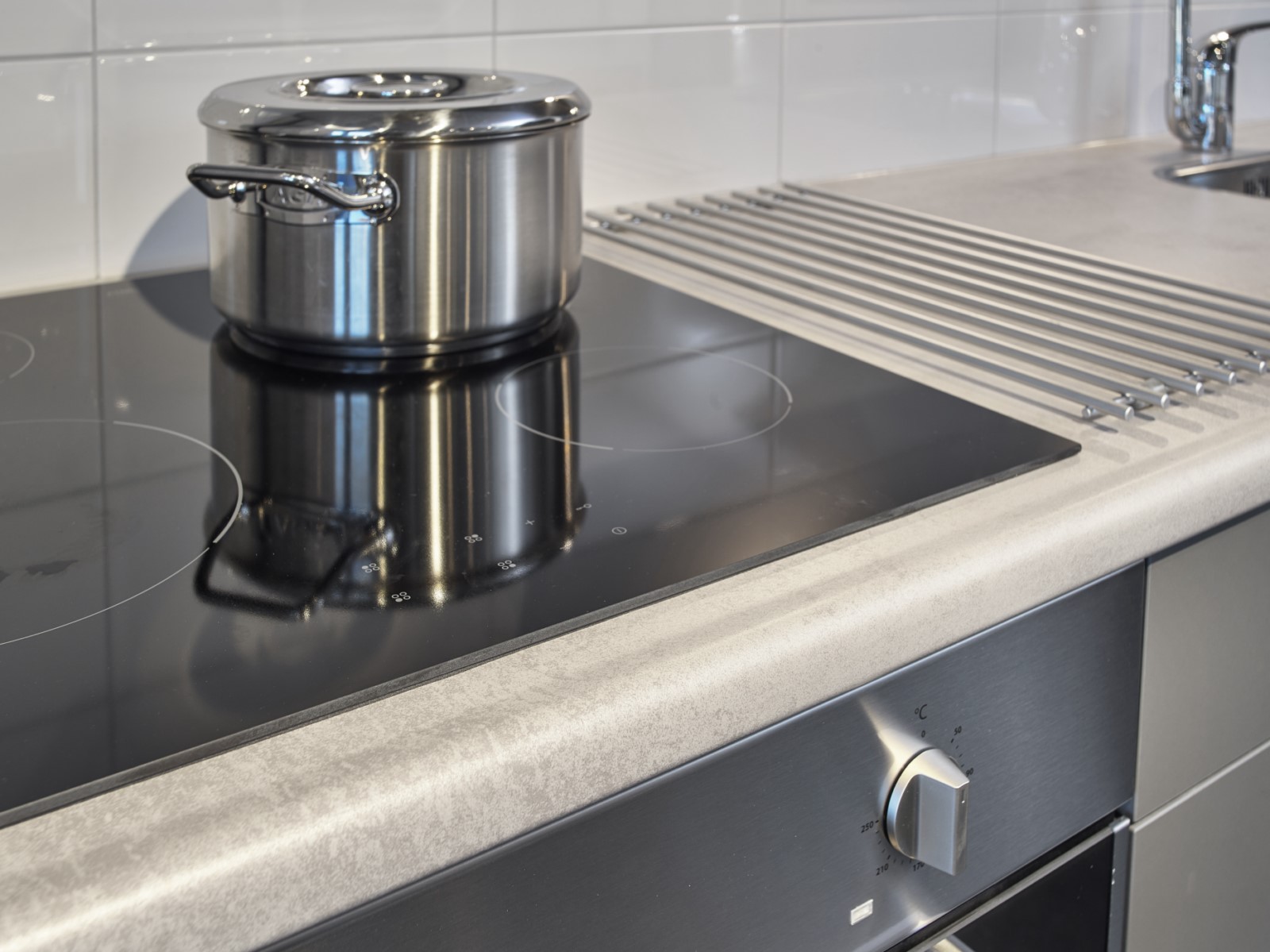 Foto: Studio 16c Keller Prolux Elba keuken kleur Basalt Tieleman Keukens 9  woningbouw 