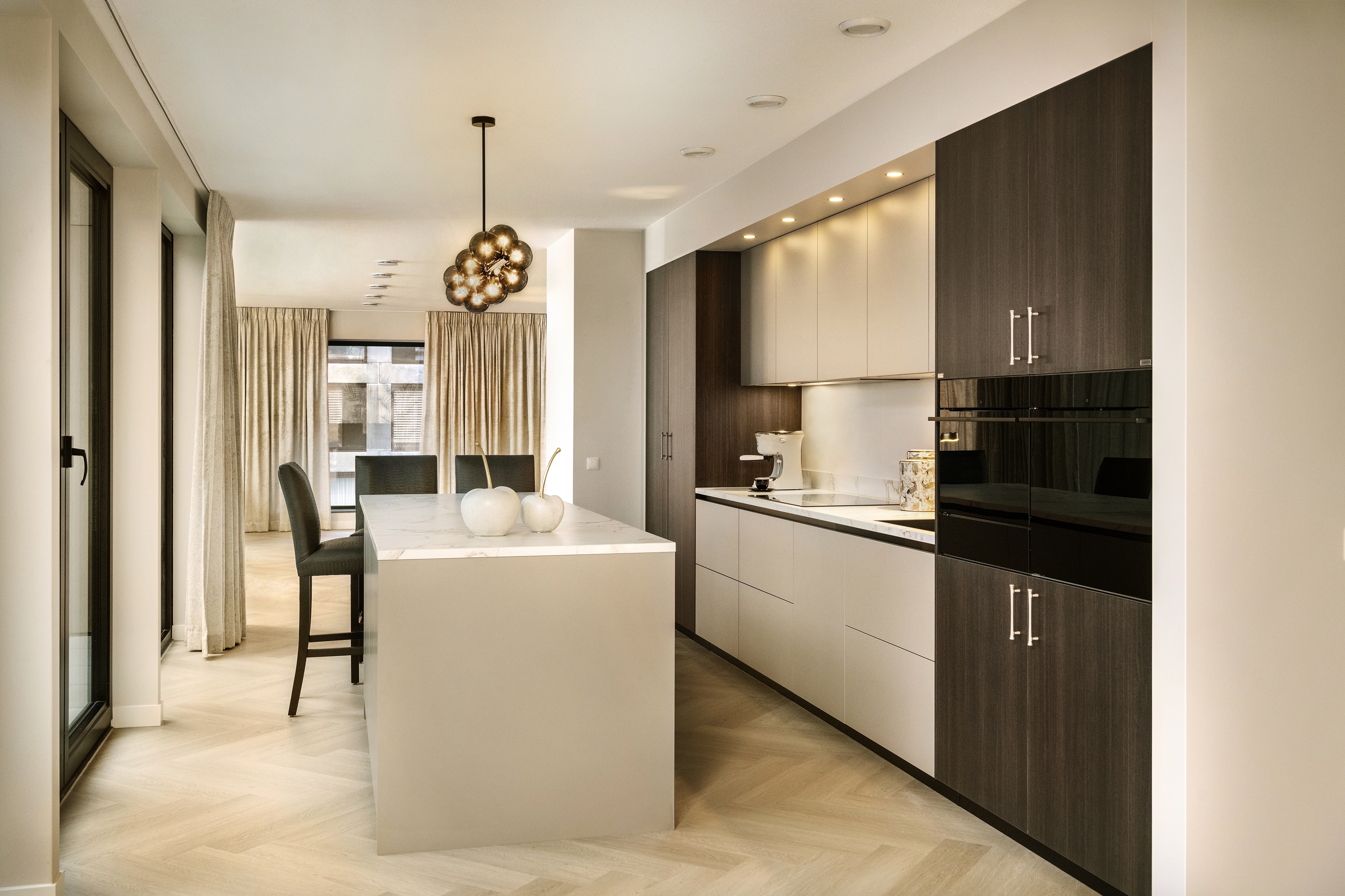 Foto : Moderne keuken in City Chic stijl mét kookeiland en koffienis