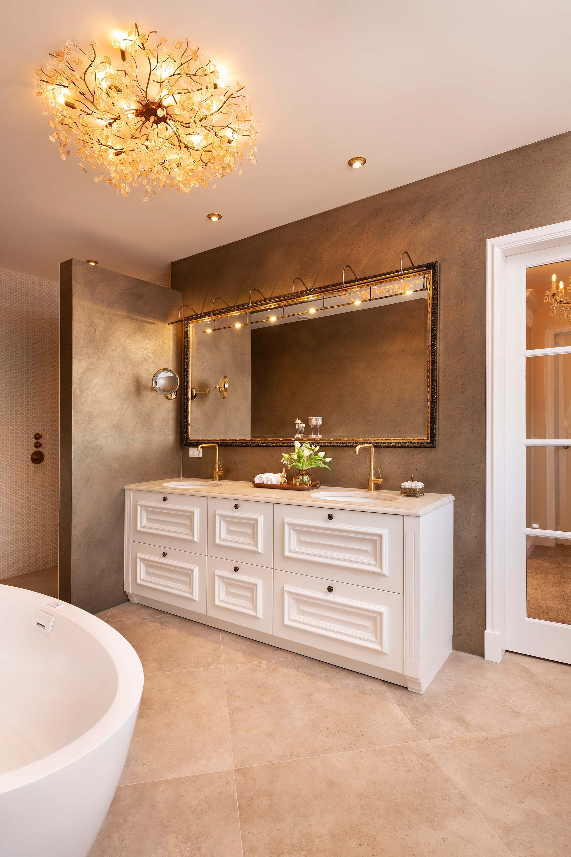 Foto: Tieleman Keukens Maison Sucre Luxury Interior Design Binnenkijker Drenthe interieurstyling badkamer