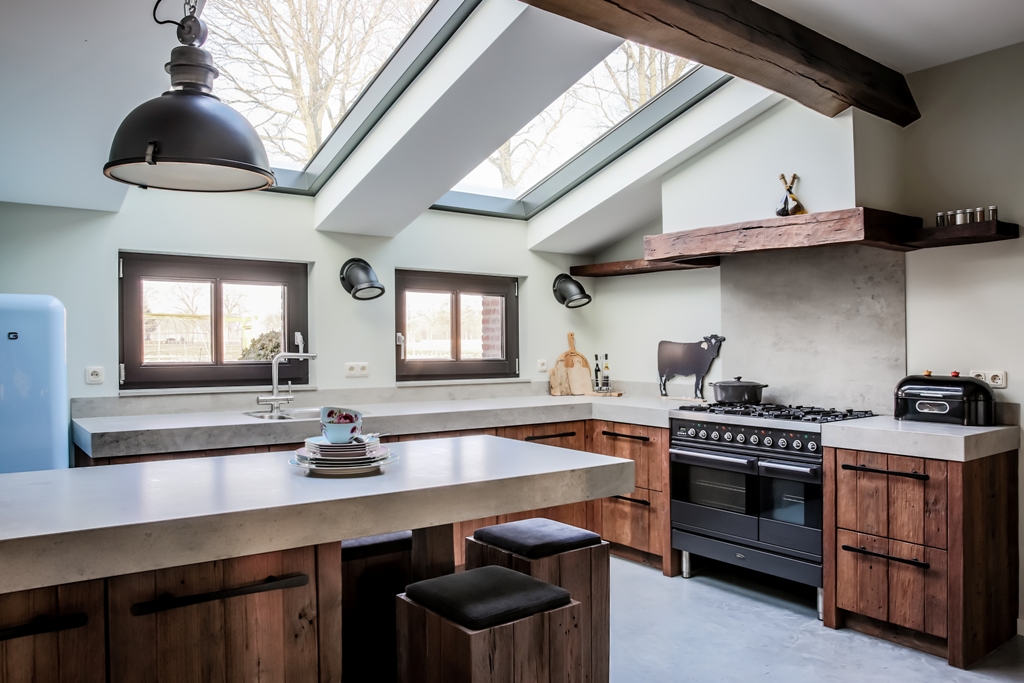 Foto: Mereno Worchester oud hout keuken  aangepast 