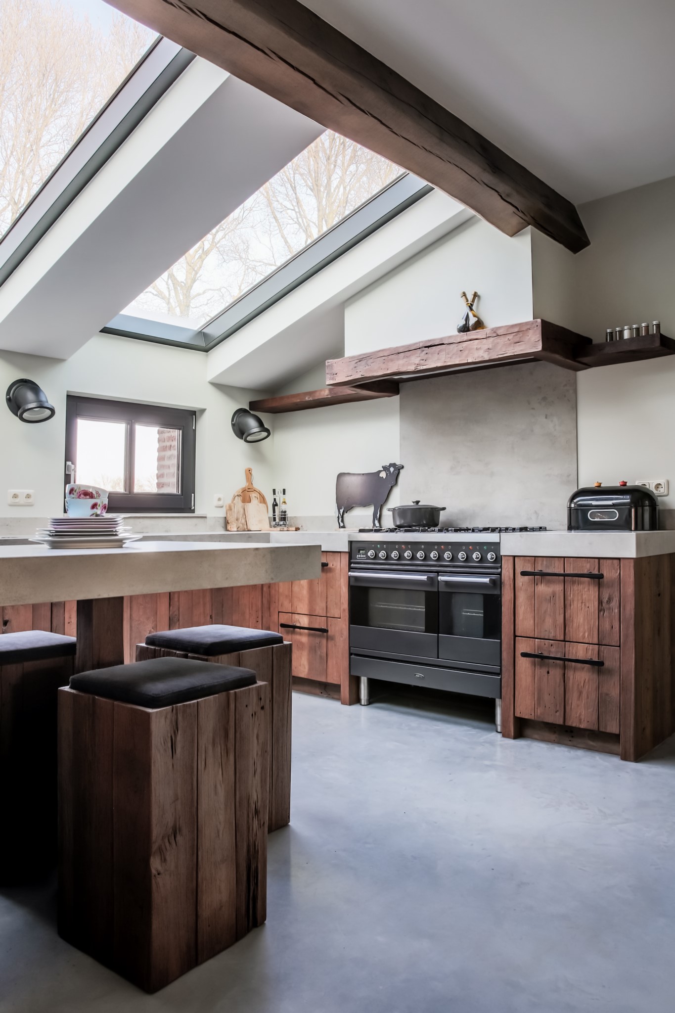 Foto: Mereno Worchester oud hout keuken kookgedeelte recht  Kopieren 