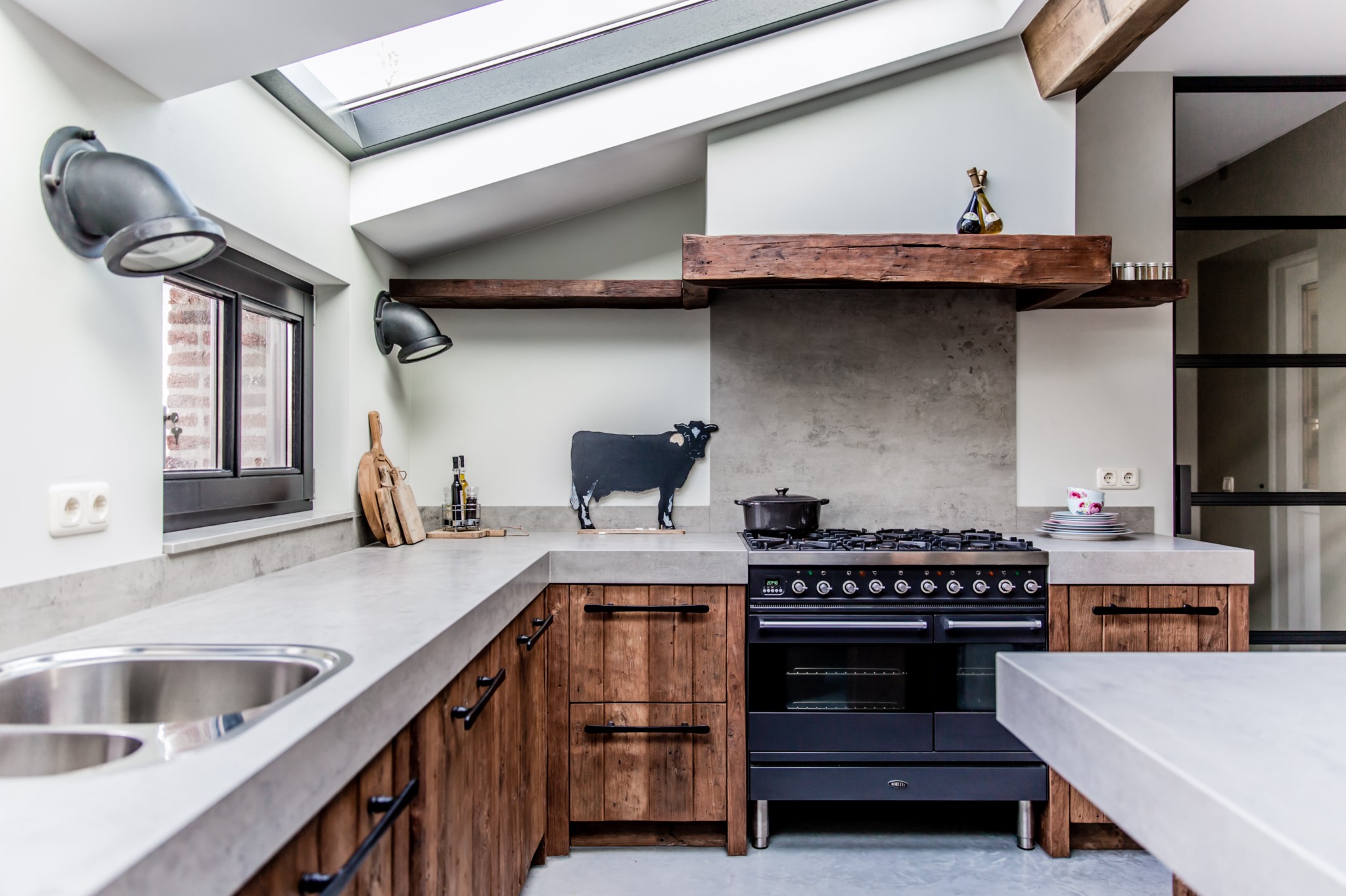 Foto : Keuken in de spotlight: Mereno Worchester oud hout