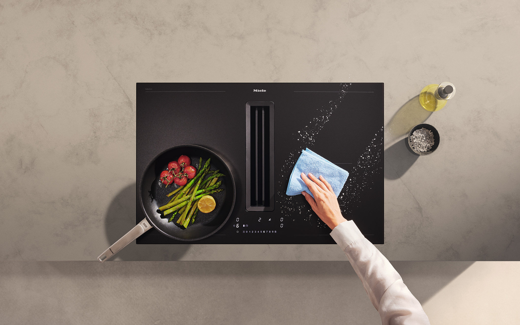 Foto : Miele inductiekookplaten met geïntegreerde afzuiging