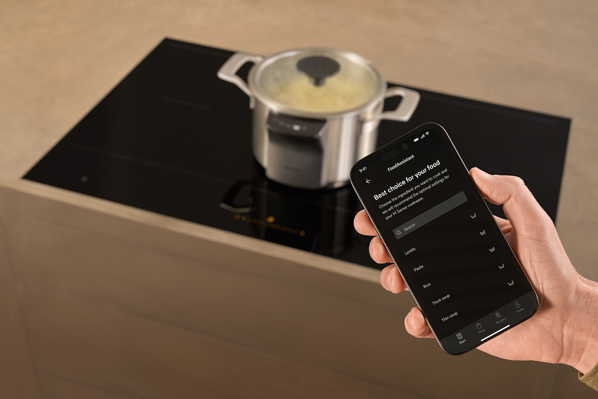 Foto: Tieleman Keukens Miele keukenapparatuur KM 8000 serie inductiekookplaten met msense pannen 5