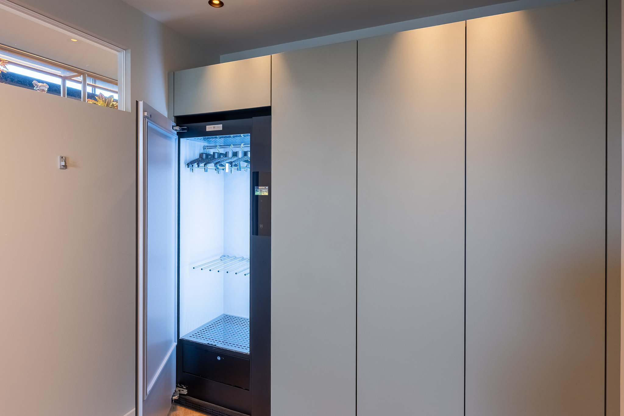 Foto: tieleman keukens geplaatste keukens noordwijkerhout maatwerk bijkeuken mereno milano wasruimte spoelruimte 4