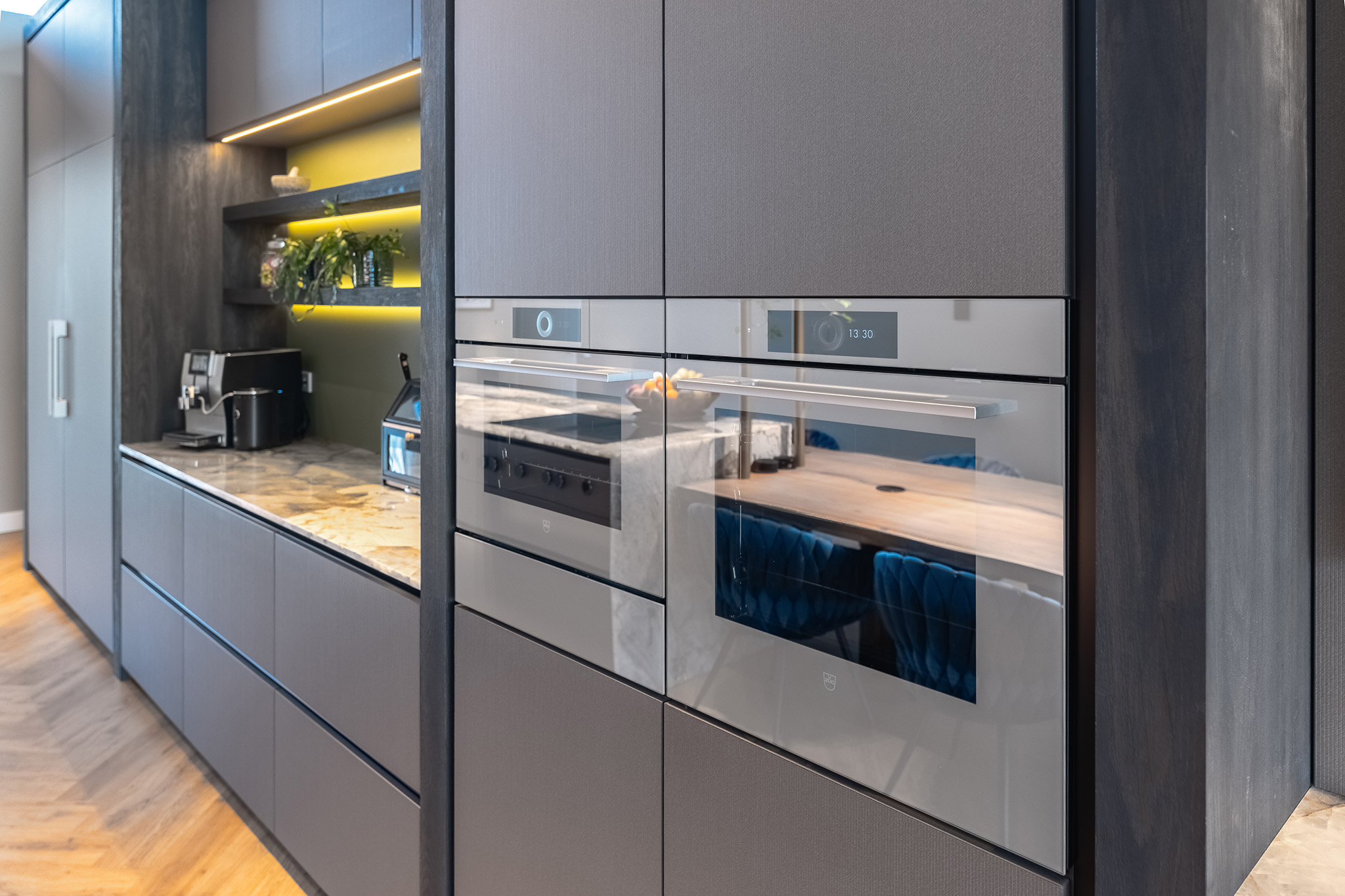 Foto: tieleman keukens geplaatste keukens noordwijkerhout maatwerk leef en woonkeuken mereno milano met bokmerk grillo bora vzug liebherr quooker 12