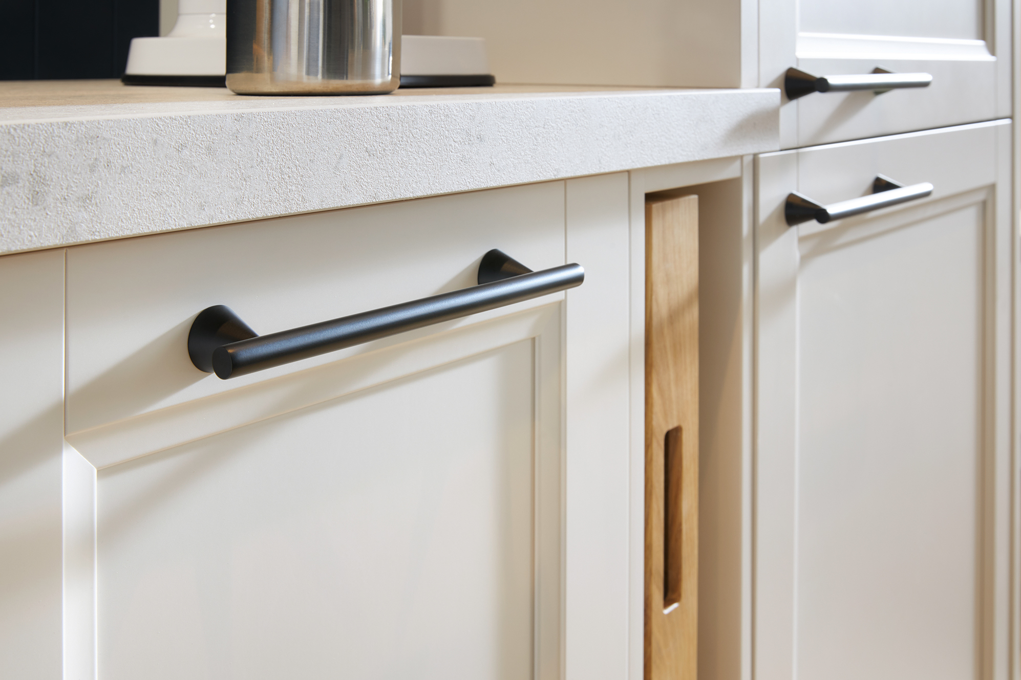 Foto: Schuller Cameo Schelpenwit satijn moderne landelijke stijl bijkeuken Tieleman Keukens 5