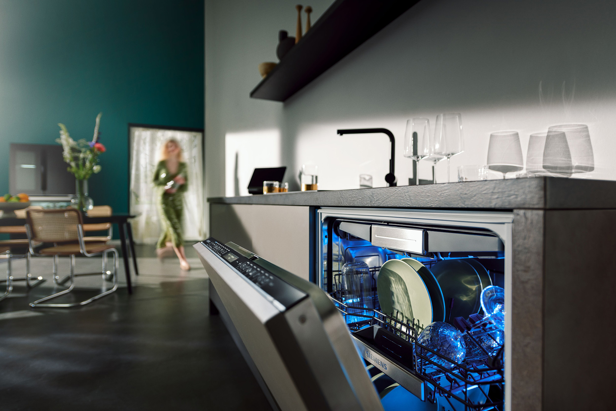Foto: Tieleman Keukens Siemens keukenapparatuur XXL vaatwasser side