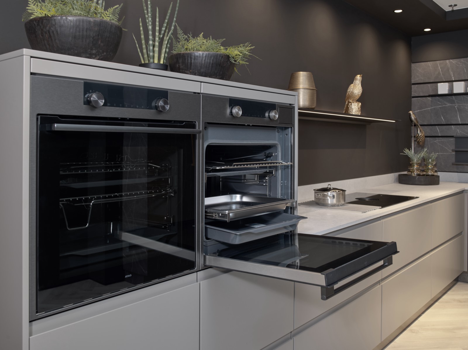 Foto: Studio 52b Schuller Alea Matt Targa    bijkeuken  met Atag Quooker en Bora Tieleman Keukens 19