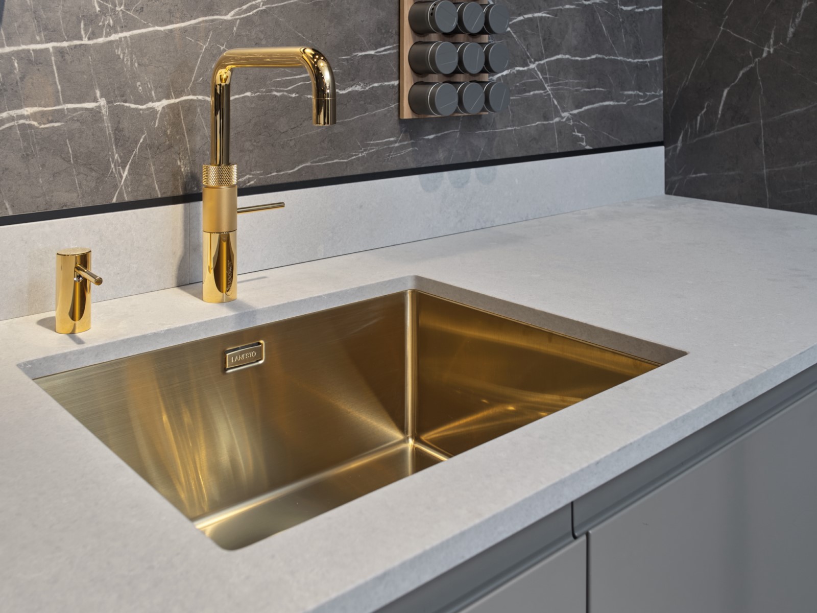 Foto: Studio 52b Schuller Alea Matt Targa    bijkeuken  met Atag Quooker en Bora Tieleman Keukens 27