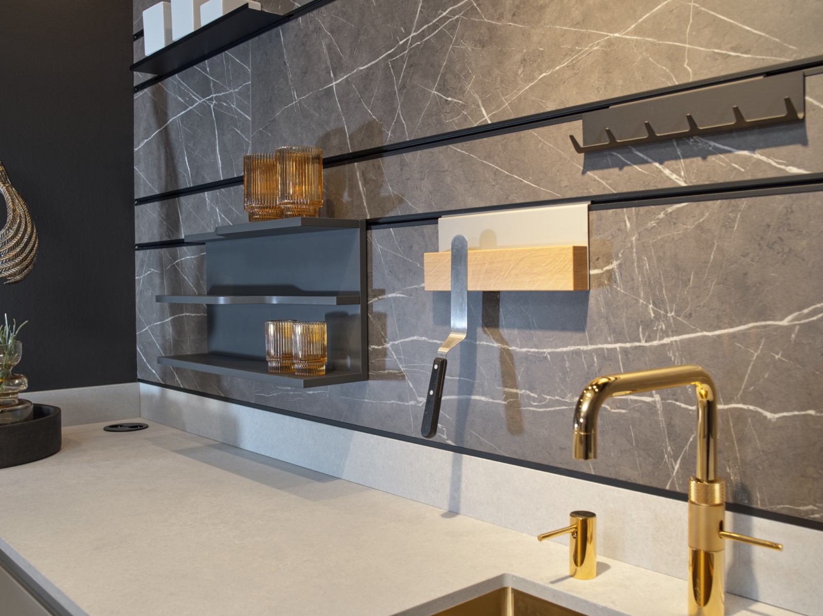 Foto: Studio 52b Schuller Alea Matt Targa    bijkeuken  met Atag Quooker en Bora Tieleman Keukens 28