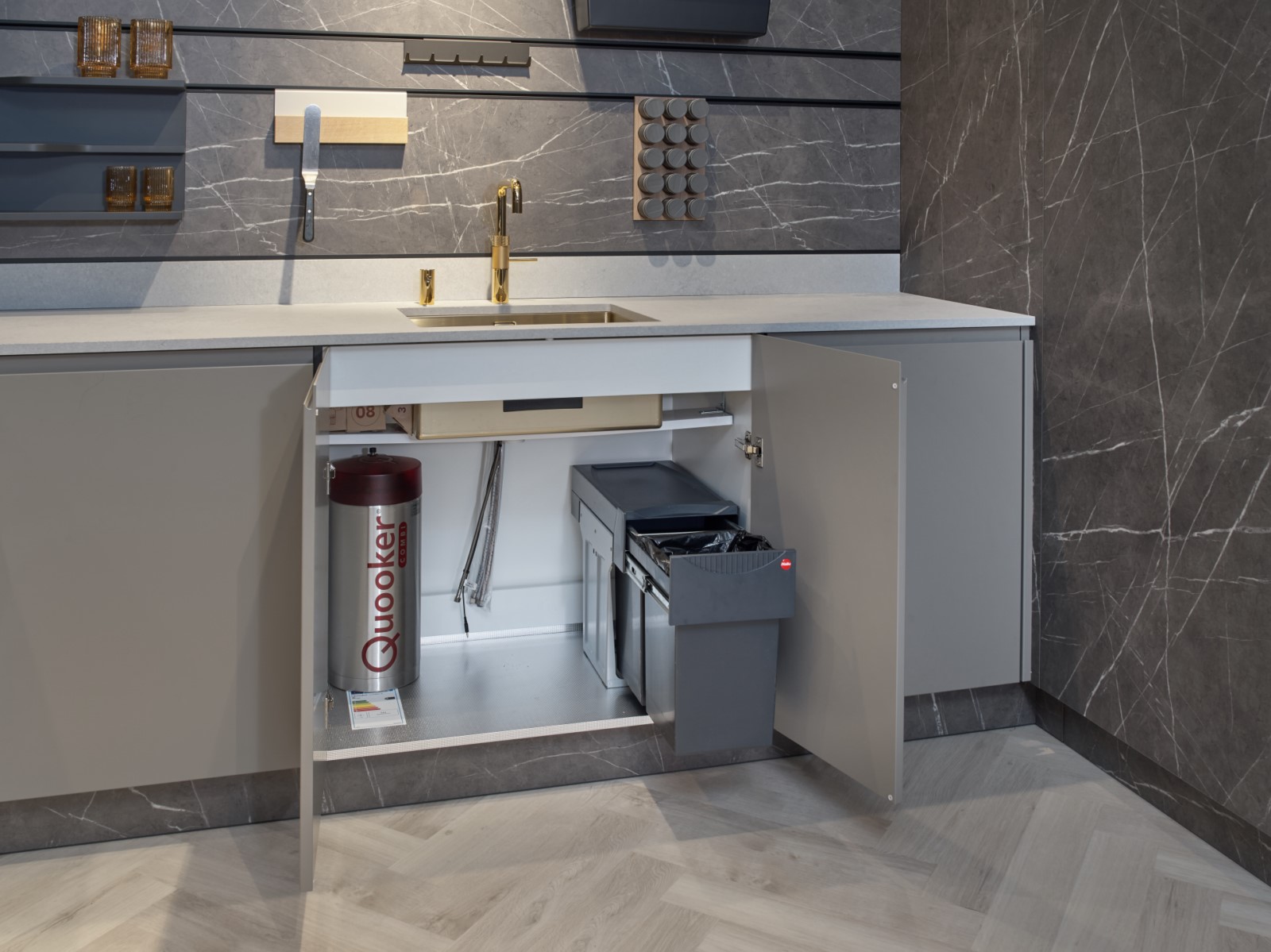 Foto: Studio 52b Schuller Alea Matt Targa    bijkeuken  met Atag Quooker en Bora Tieleman Keukens 32