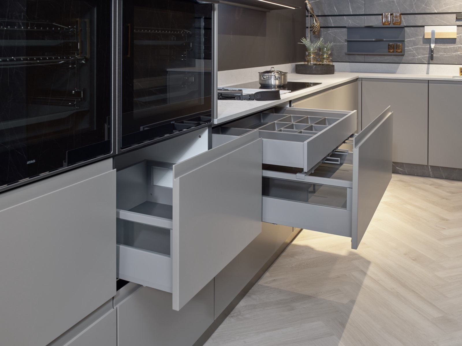 Foto: Studio 52b Schuller Alea Matt Targa    bijkeuken  met Atag Quooker en Bora Tieleman Keukens 33