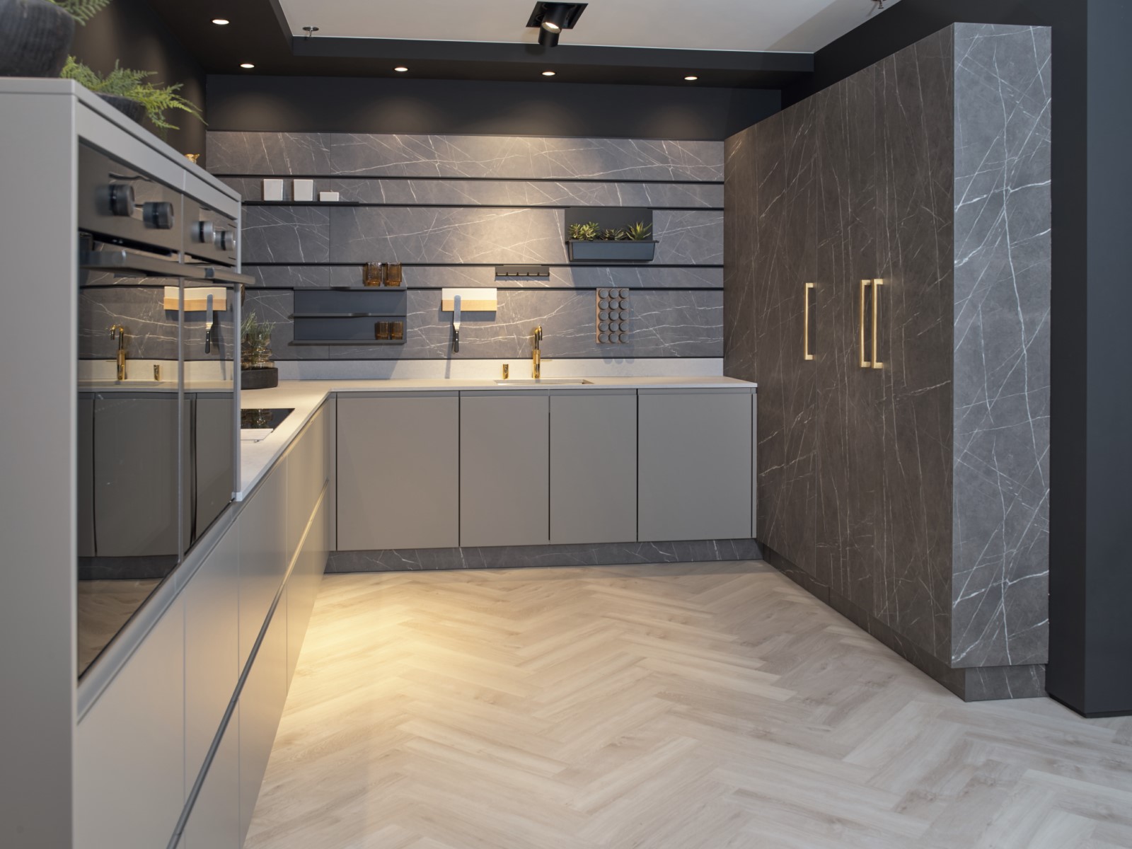 Foto: Studio 52b Schuller Alea Matt Targa    bijkeuken  met Atag Quooker en Bora Tieleman Keukens 7