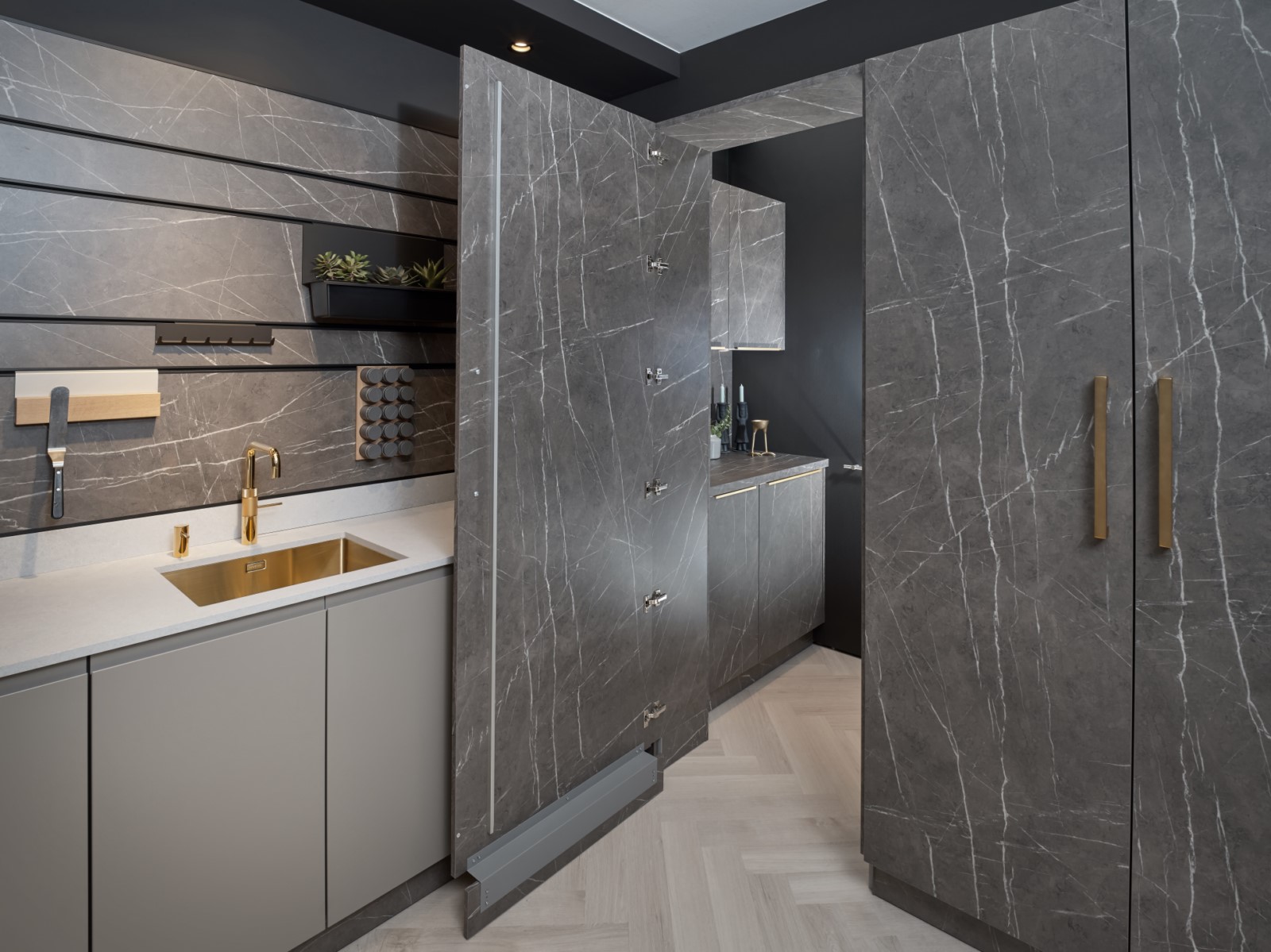 Foto: Studio 52b Schuller Alea Matt Targa    bijkeuken  met Atag Quooker en Bora Tieleman Keukens 8