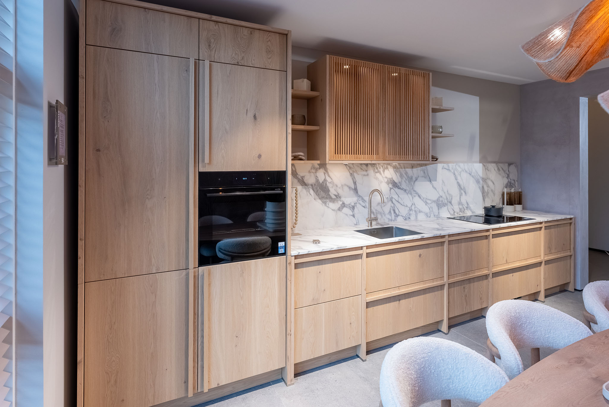 Foto: Studio 94c Tieleman Keukens showroom Keller Natural harmony Japandi keuken hout marmer 13