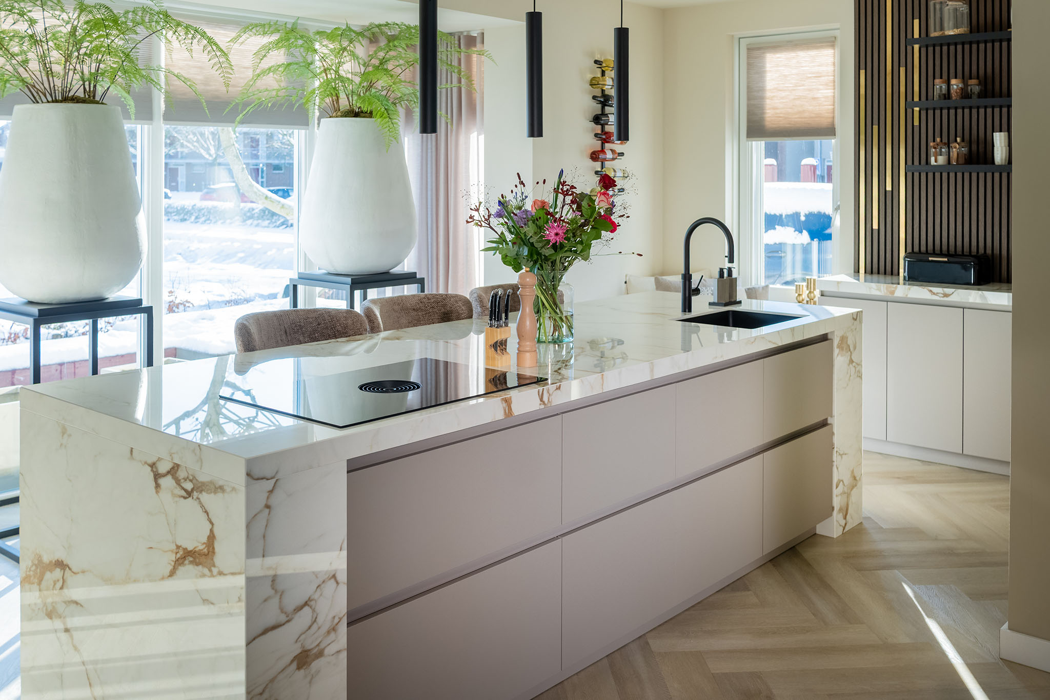 Foto: tieleman keukens geplaatste keukens numansdorp keller elba melamine klei marmerlook eiland 19