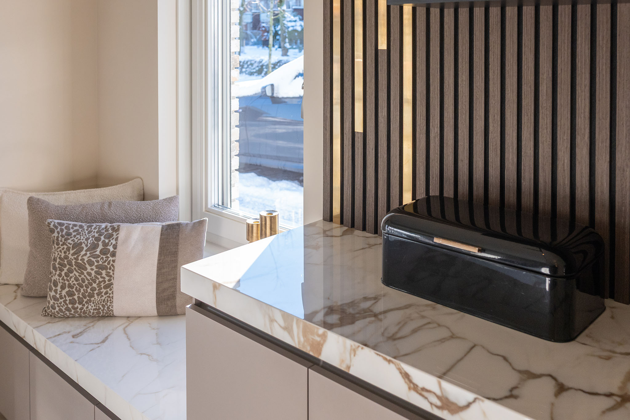 Foto: tieleman keukens geplaatste keukens numansdorp keller elba melamine klei marmerlook eiland 31