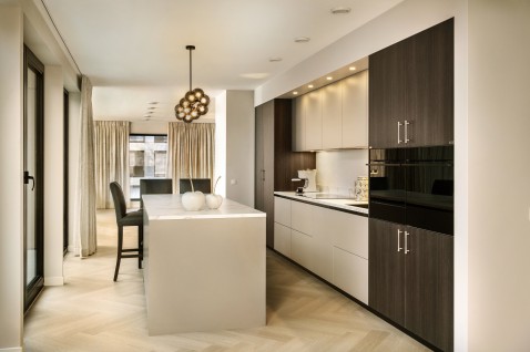 Foto : Moderne keuken in City Chic stijl mét kookeiland en koffienis