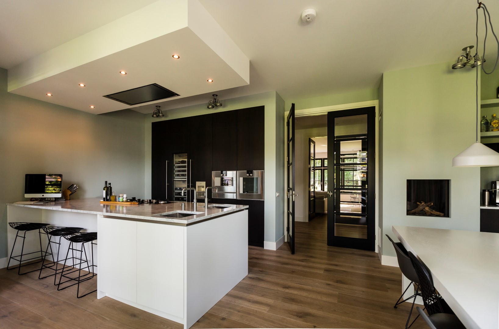 Foto: Villa bouwen   Modern vormgegeven keuken villa Zeist   Lichtenberg Exclusieve Villabouw