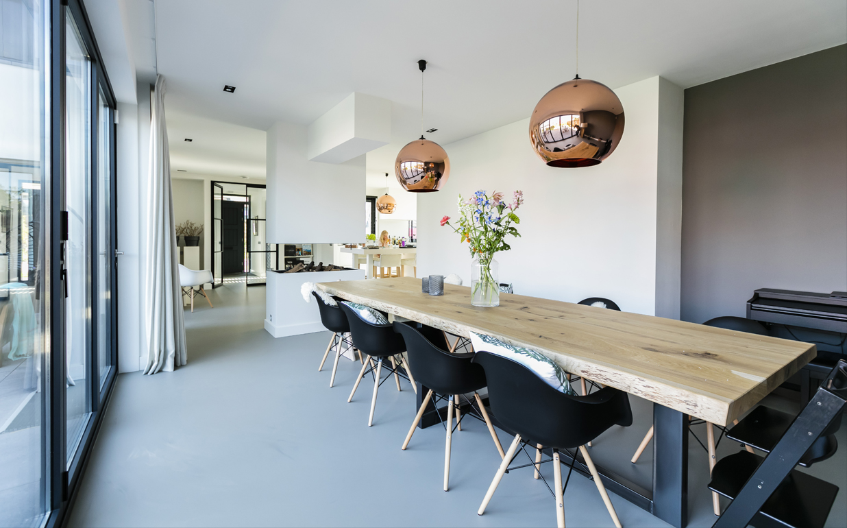 Foto: Villa bouwen   Moderne villa met geweldige eettafel in de uitbouw   Lichtenberg Exclusieve Villabouw