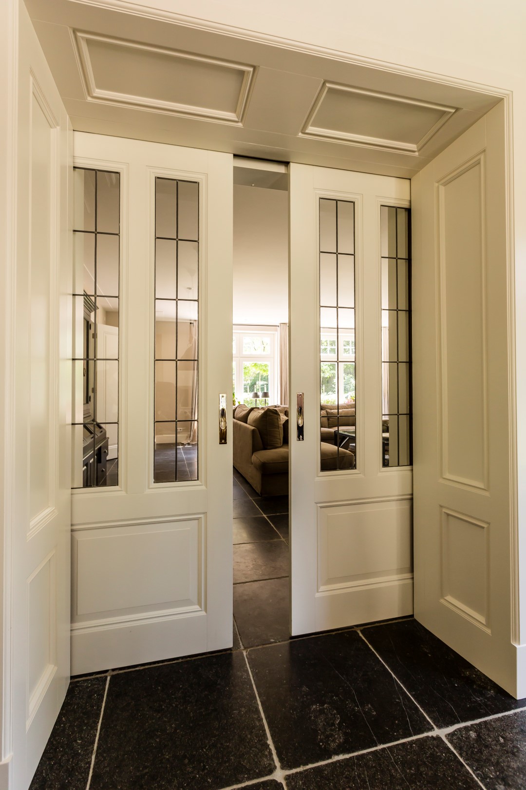 Foto: Villa bouwen   Dubbele houten schuifdeuren   Lichtenberg Exclusieve Villabouw