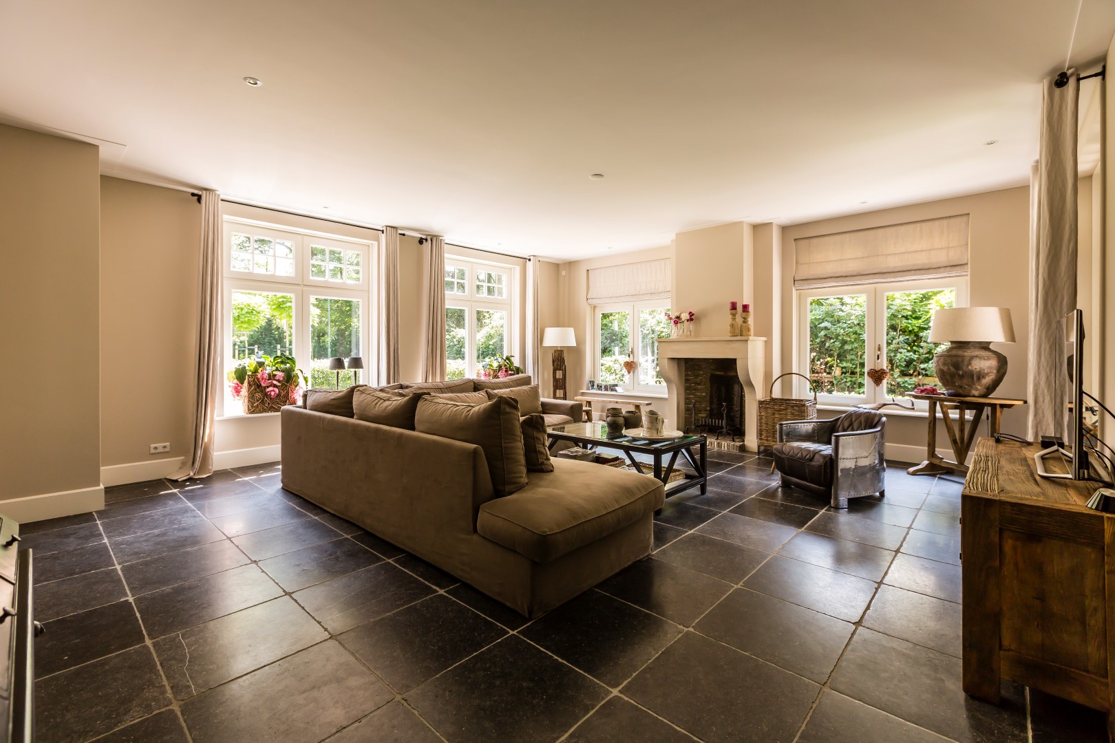 Foto: Villa bouwen met woonkamer en sfeerhaard   Lichtenberg Exclusieve Villabouw