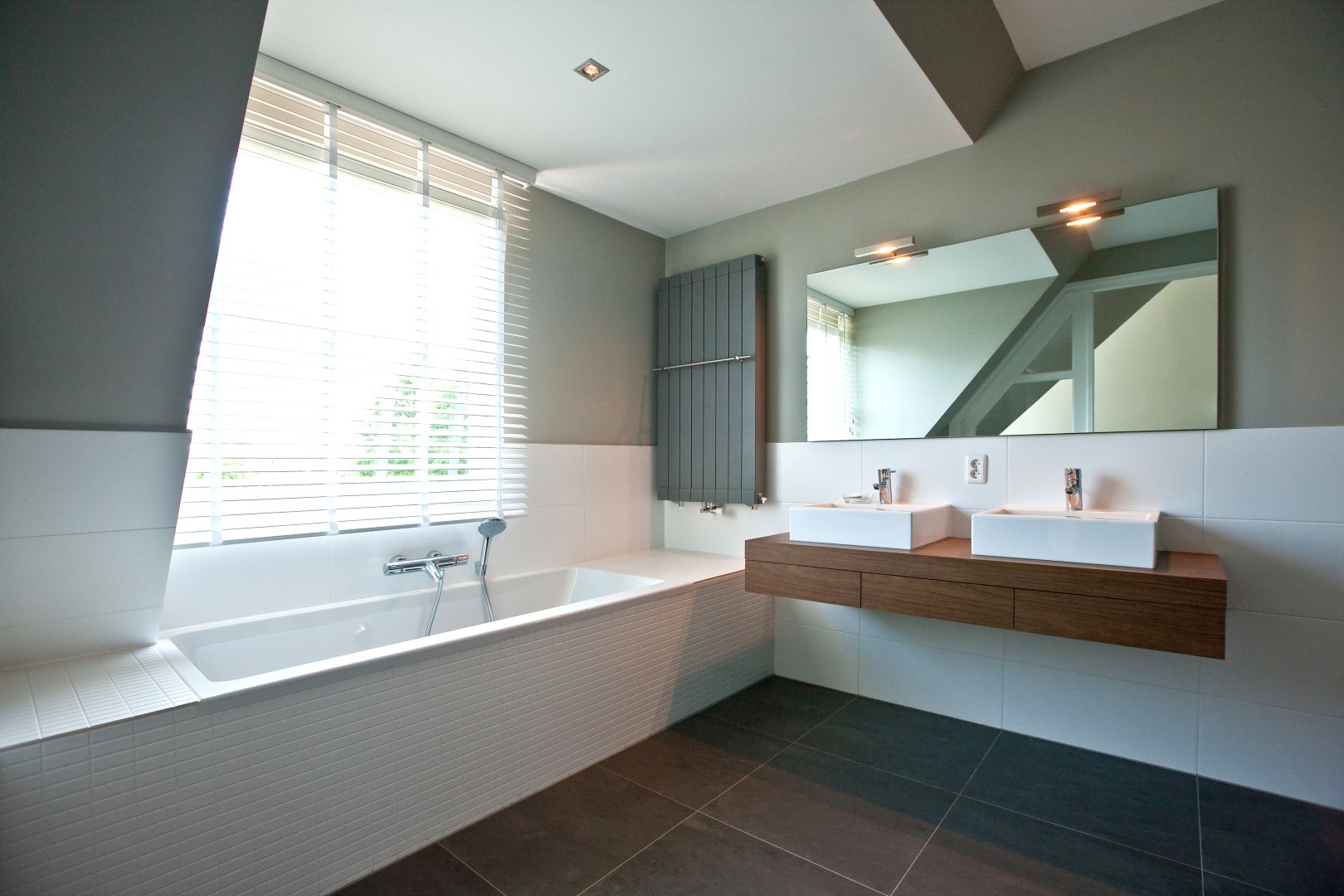 Foto: Huis bouwen   De badkamer van de master bedroom   Lichtenberg Exclusieve Villabouw