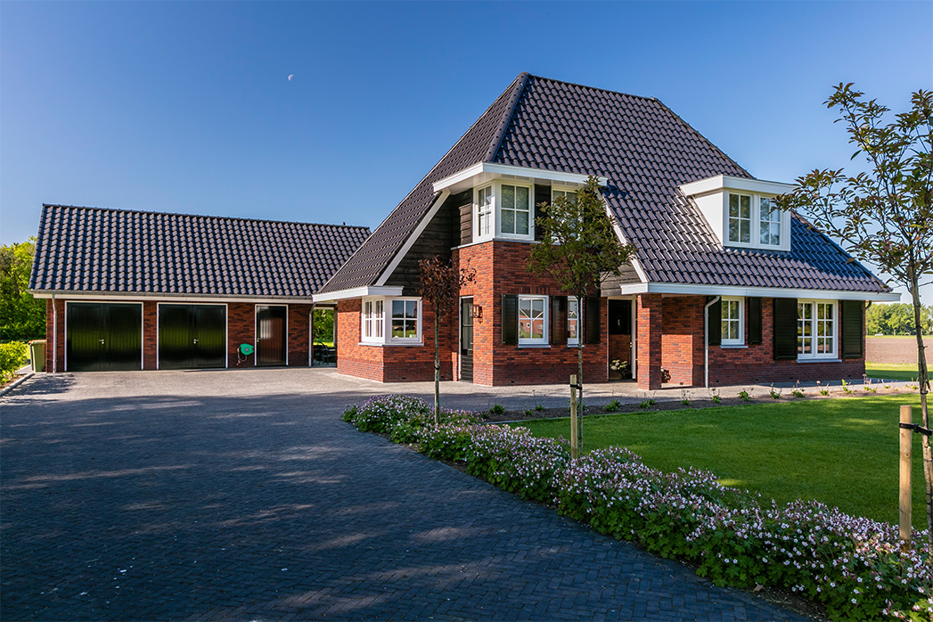 Foto: Huis bouwen   voorzijde woonboerderij te Markelo   Lichtenberg Exclusieve Villabouw