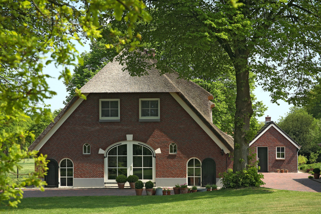 Foto : Rietgedekte woonboerderij