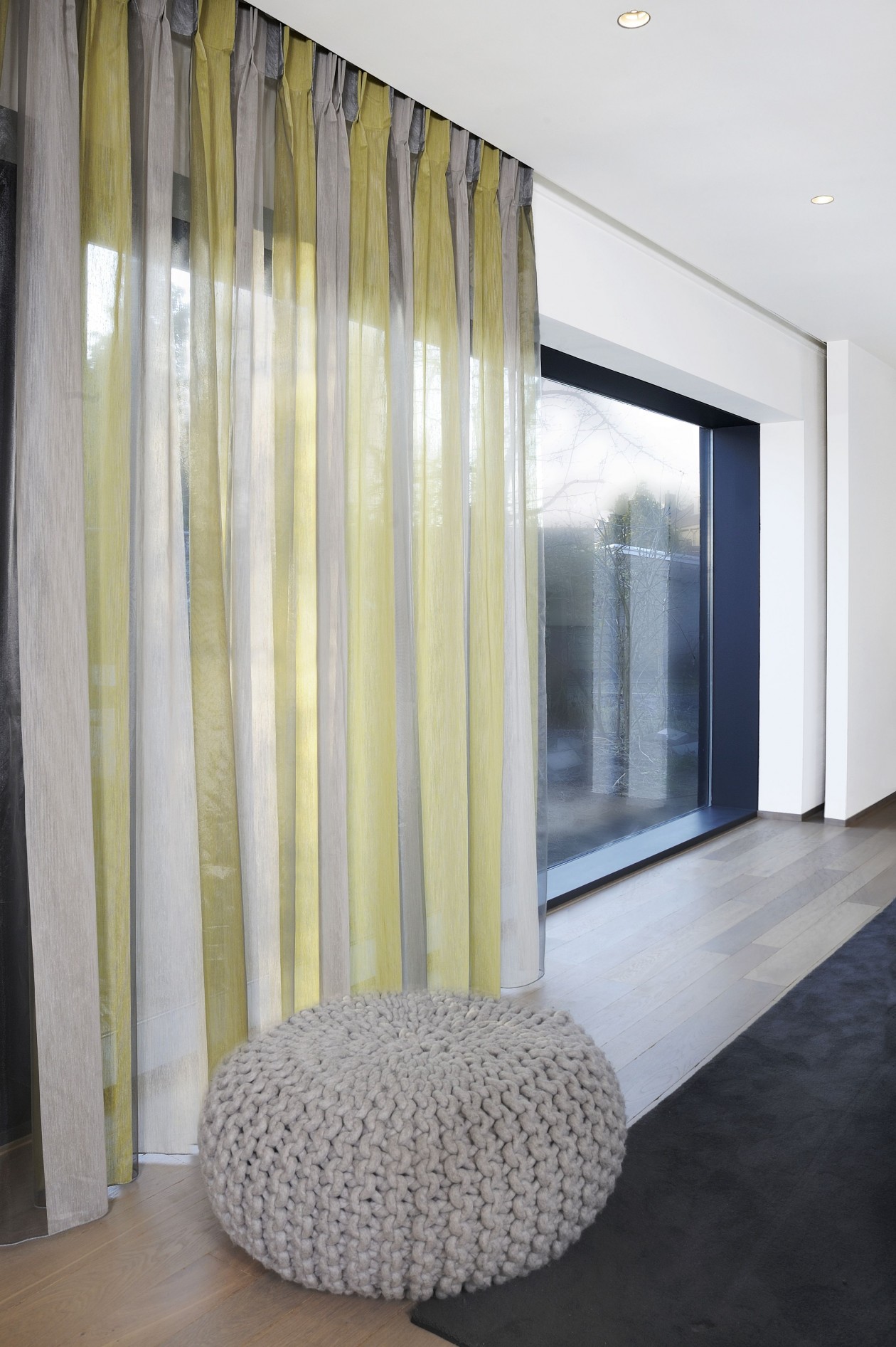 Foto: w3 geel transparant gordijn