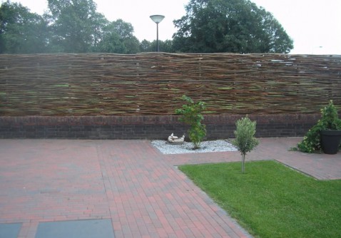Foto : Gevlochten Wilgenschuttingen: Natuurlijk, Duurzaam en Sfeervol