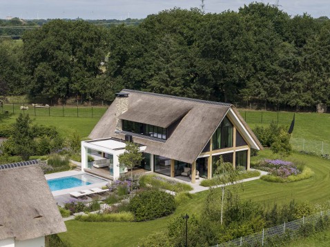 Foto : Stalen en aluminium maatwerkoplossingen in villa