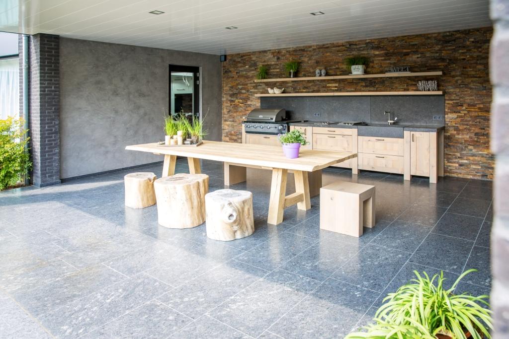 Foto: Het Peelhuis overkapping terras buitenkeuken BBQ heerlijk vertoeven