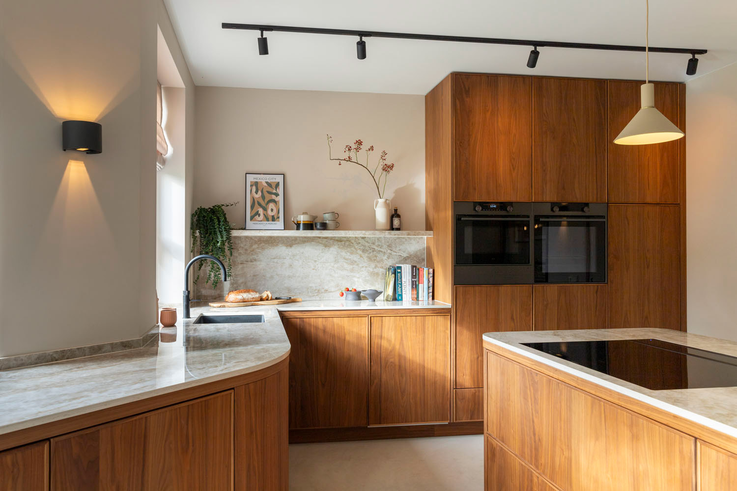 Foto: Top Keukens Mereno Altare keuken met kookeiland  1 