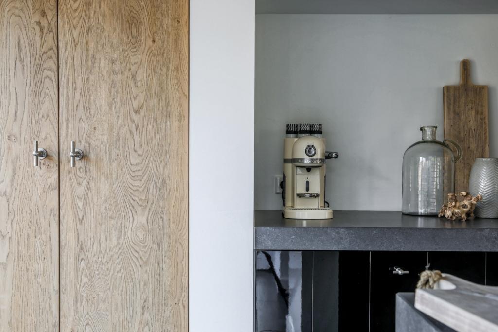 Foto: Mereno keuken Manchester hoogglans zwart detail kranen (5)