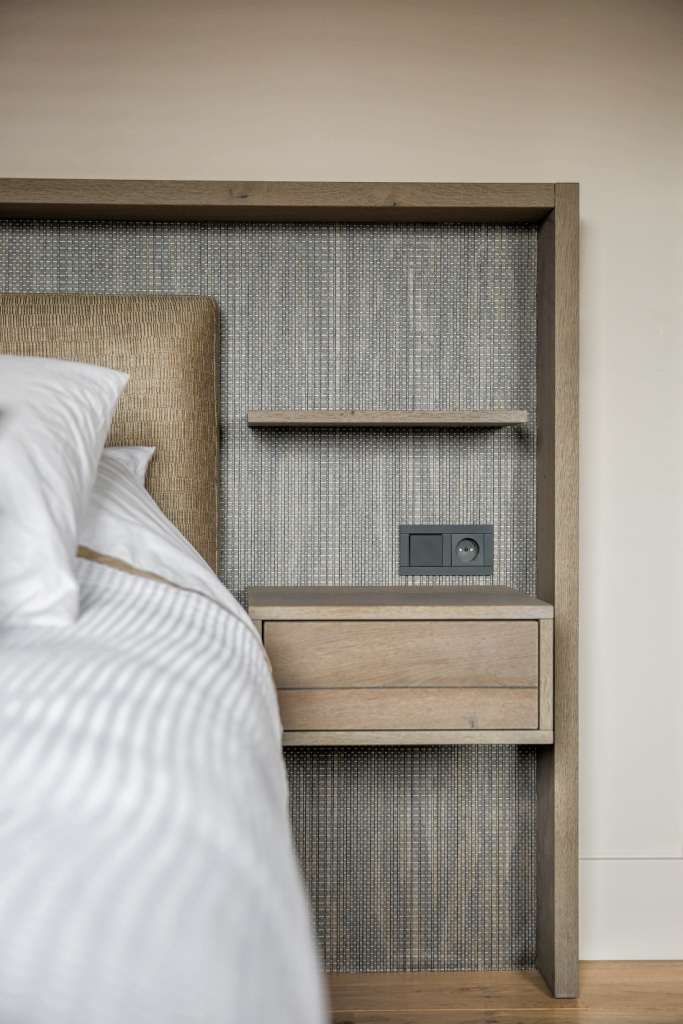 Foto: Mereno Sienna naturel nachtkastje