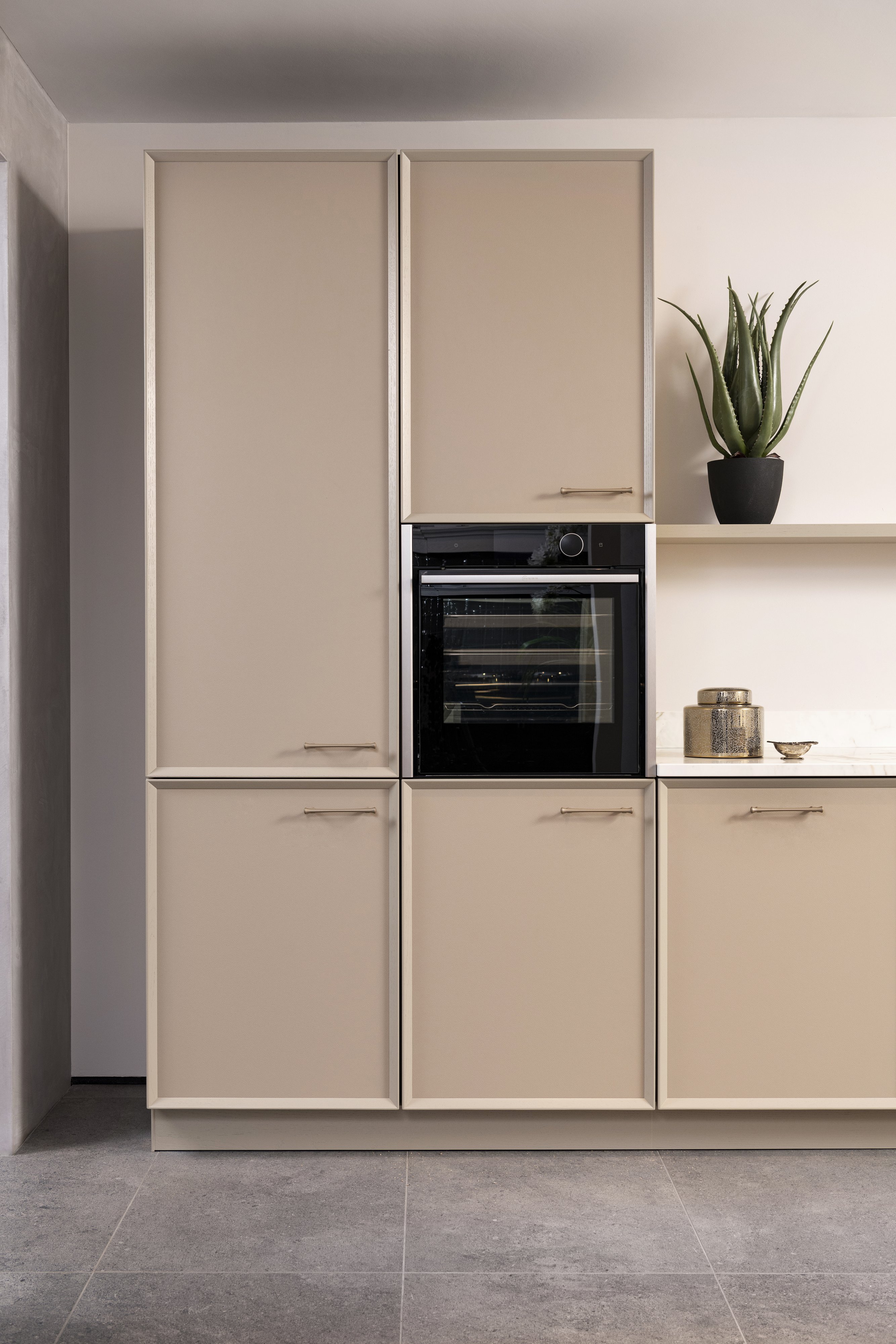 Foto: Studio 96 Tieleman Maison Sucre model City Chic leatherlook front Tieleman Keukens 4a