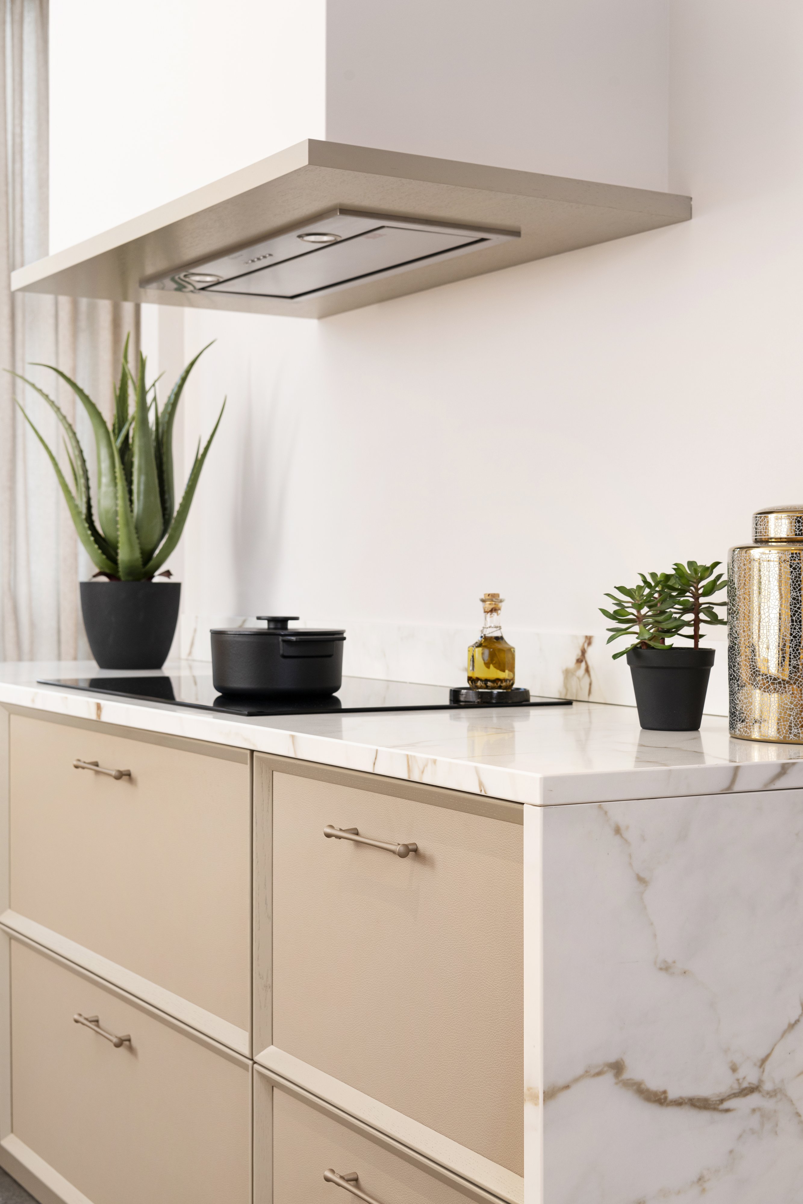 Foto: Studio 96 Tieleman Maison Sucre model City Chic leatherlook front Tieleman Keukens 5a