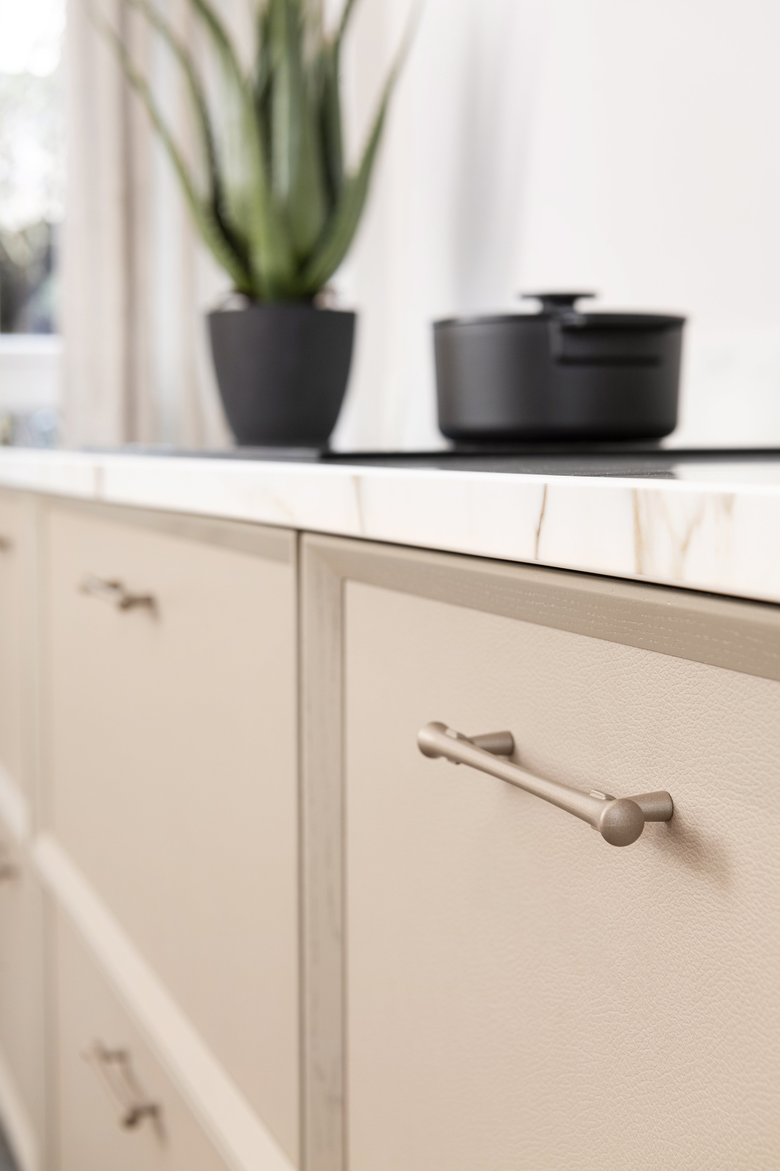 Foto: Studio 96 Tieleman Maison Sucre model City Chic leatherlook front Tieleman Keukens 6a