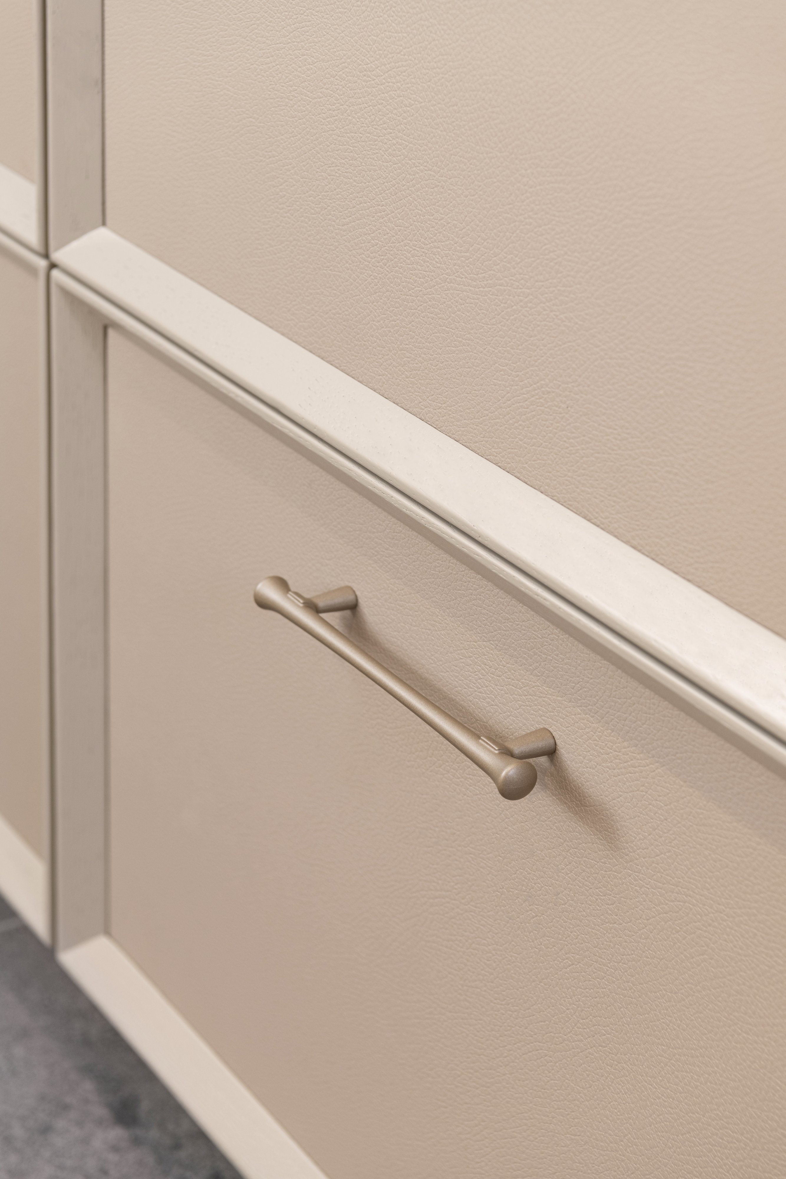 Foto: Studio 96 Tieleman Maison Sucre model City Chic leatherlook front Tieleman Keukens 8a