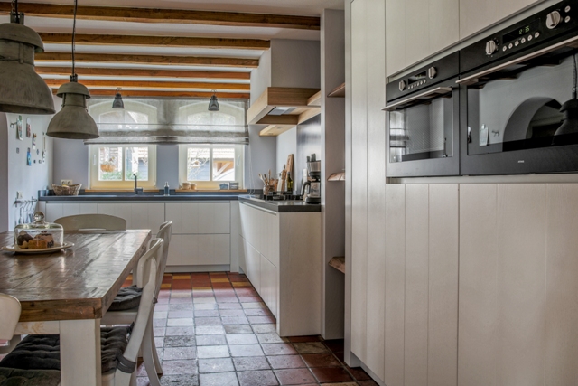 Foto: Mereno Worchester fineer RAL9010 keuken totaal