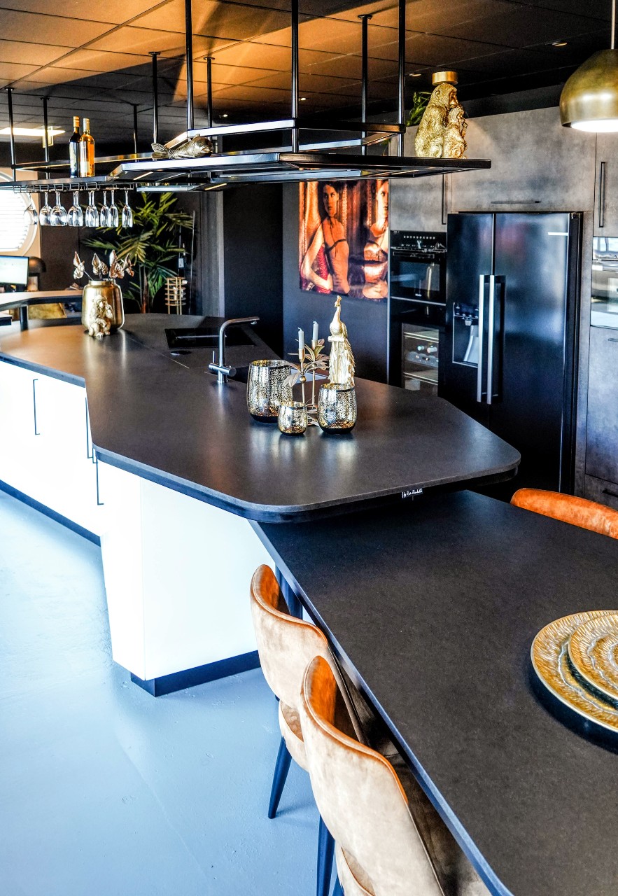 Foto: Mereno Milano 4 zijdig pvc mat wit zijdeglans Antraciet Melamine Mosaico Seta OCTA R  Showroomkeuken TopKeukensLisse   14 