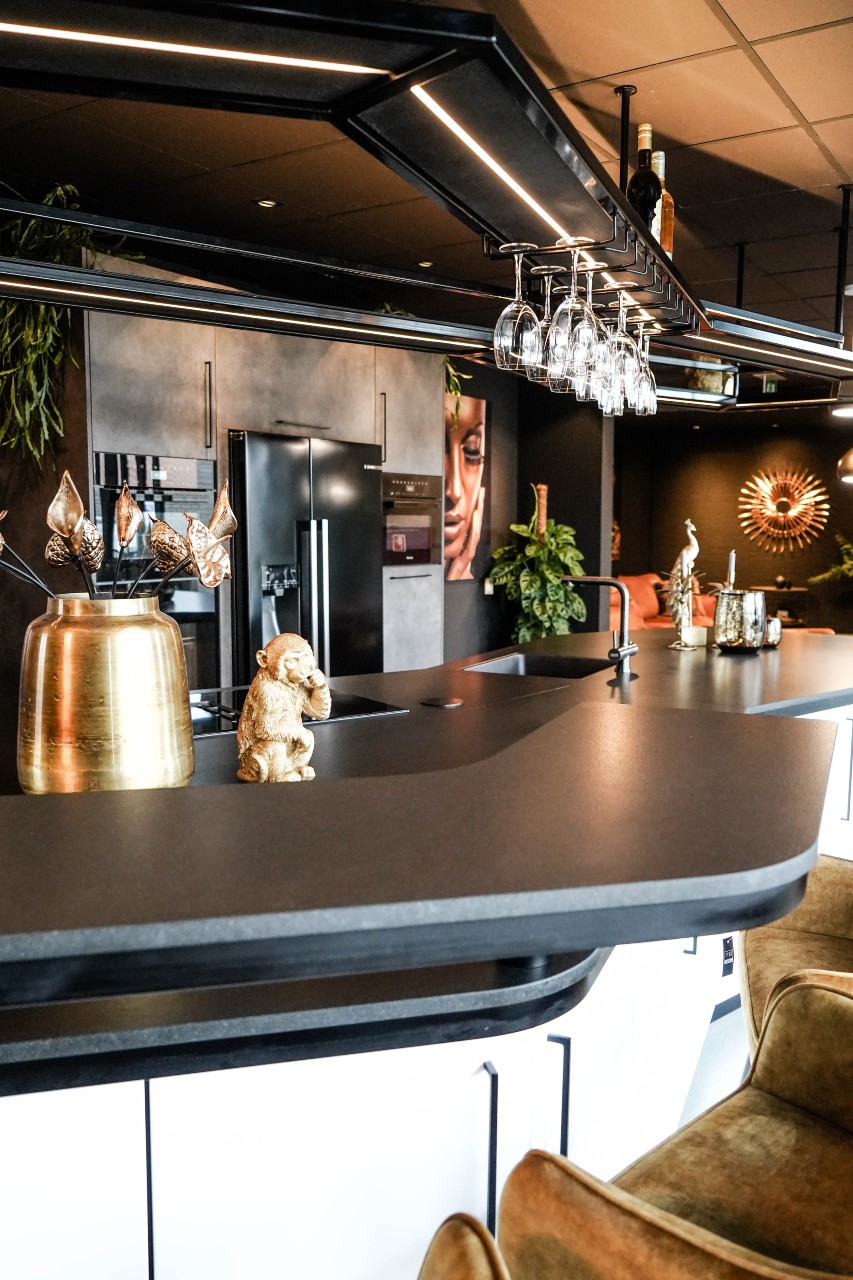 Foto: Mereno Milano 4 zijdig pvc mat wit zijdeglans Antraciet Melamine Mosaico Seta OCTA R  Showroomkeuken TopKeukensLisse   15 