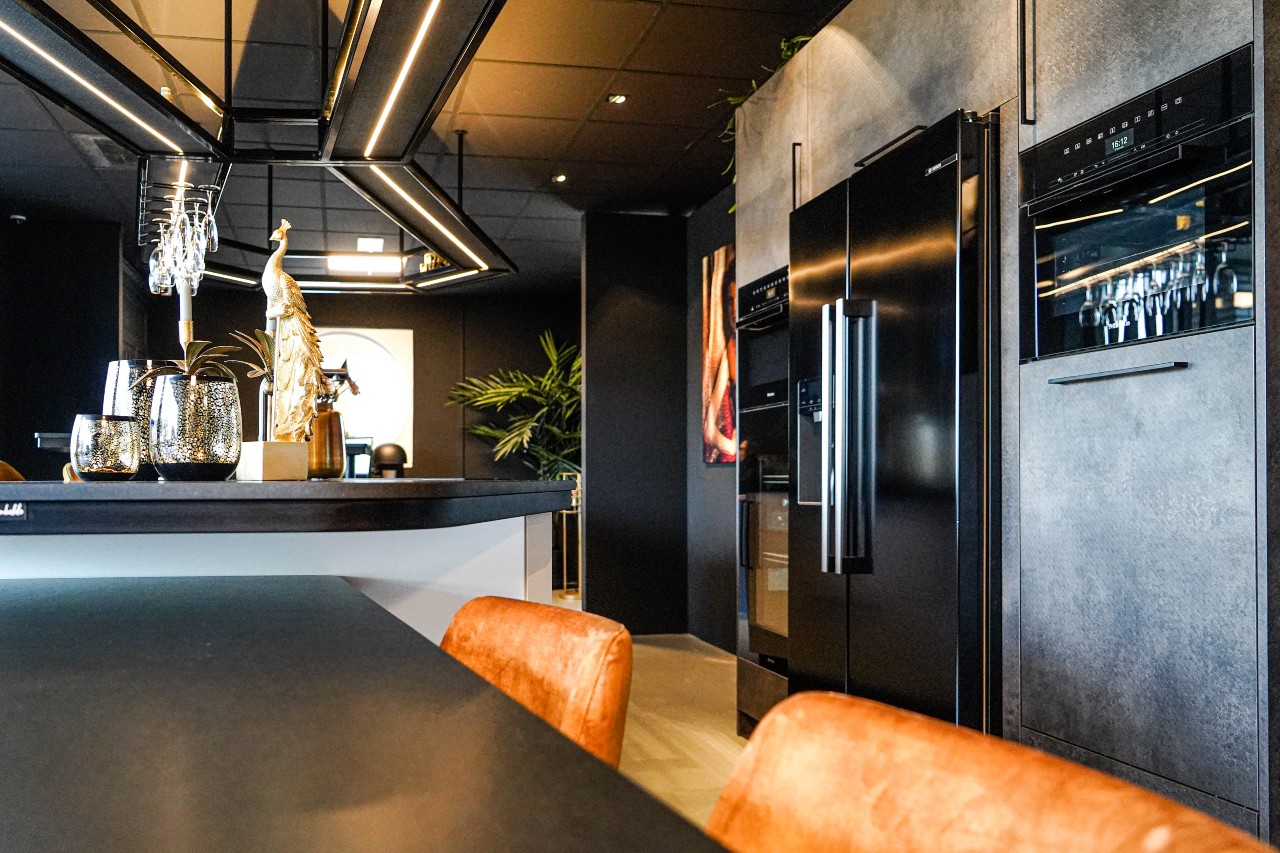 Foto: Mereno Milano 4 zijdig pvc mat wit zijdeglans Antraciet Melamine Mosaico Seta OCTA R  Showroomkeuken TopKeukensLisse   2 